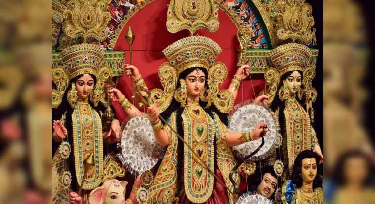 Places that see gala Durga Puja celebrations – Happytrips – Travel India Alone