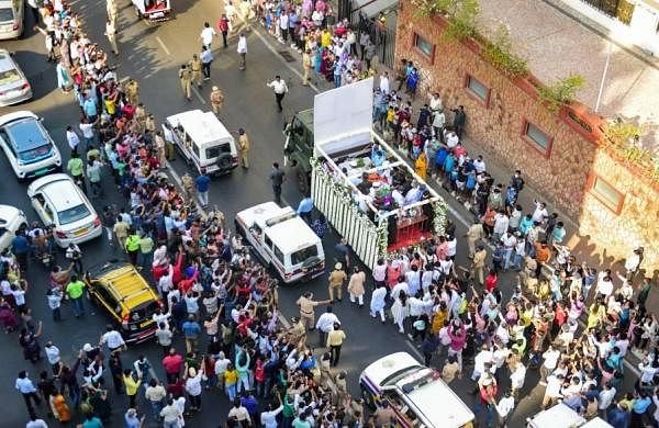 Draped in tricolour, Lata Didi embarks on her final journey- The New Indian Express – Travel India Alone