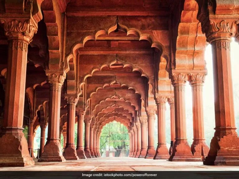 5 Must-Visit Places In India With A Glorious Historical Background – Travel India Alone