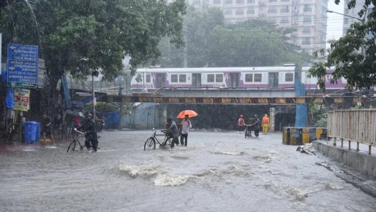 Rain LIVE updates: 5 states, including Delhi, to receive heavy showers, says IMD – Travel India Alone