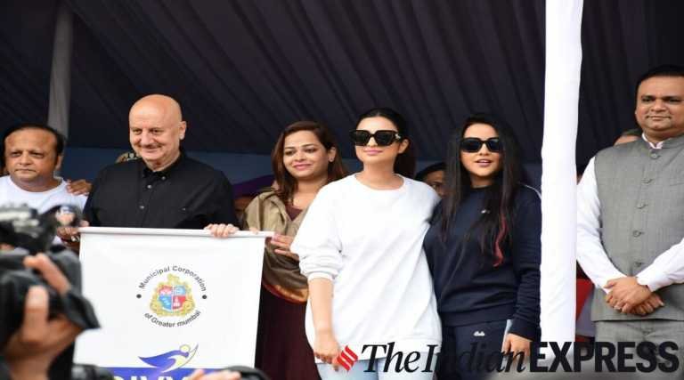 In pictures: Celebs join hands with Mumbaikars in beach clean-up drive post Ganpati visarjan – Travel India Alone