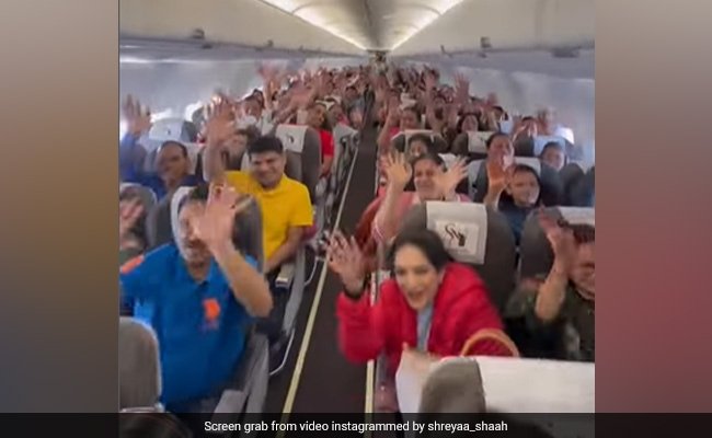 Couple Books An Entire Plane To Travel With Family For Wedding – Travel India Alone