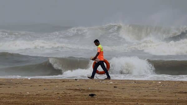 Cyclone Mandous ranked ‘severe’: IMD issues red alert in 13 Tamil Nadu districts. 10 key points – Travel India Alone