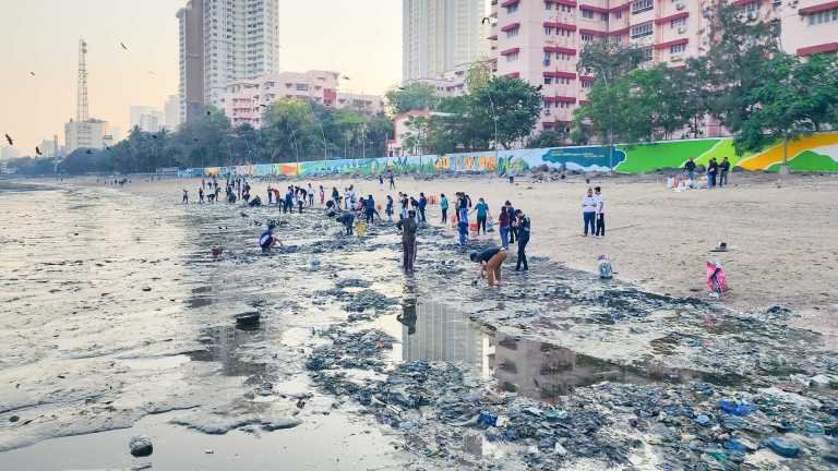 CSR of Kalpataru: Beach Cleanup Drive in Mumbai’s Prabhadevi Beach – Travel India Alone