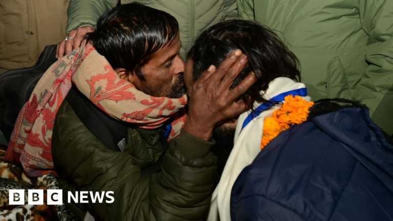 Uttarakhand tunnel collapse: The story behind this heartwarming father-son kiss – Travel India Alone